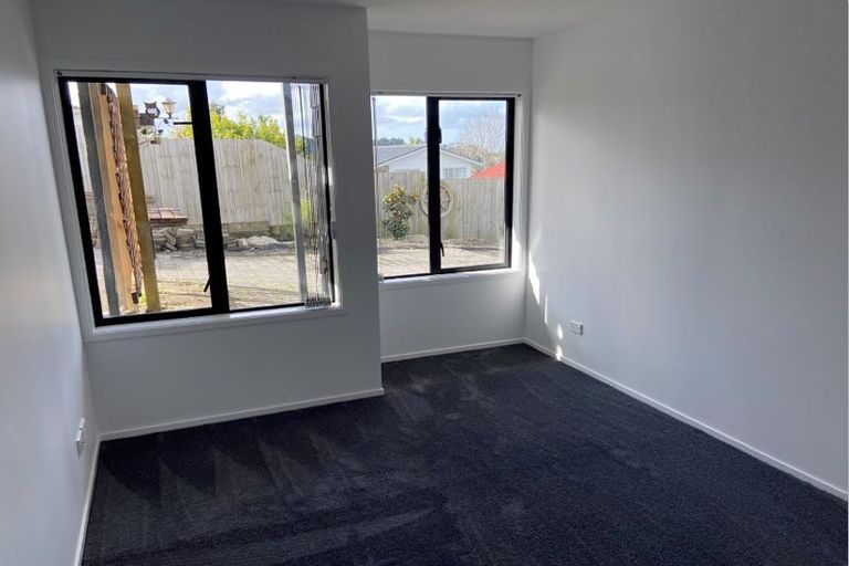 Photo of property in 52 Solar Road, Glen Eden, Auckland, 0602