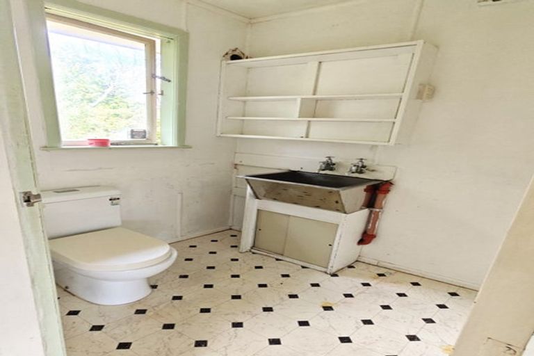 Photo of property in 38 Cutler Street, New Lynn, Auckland, 0600