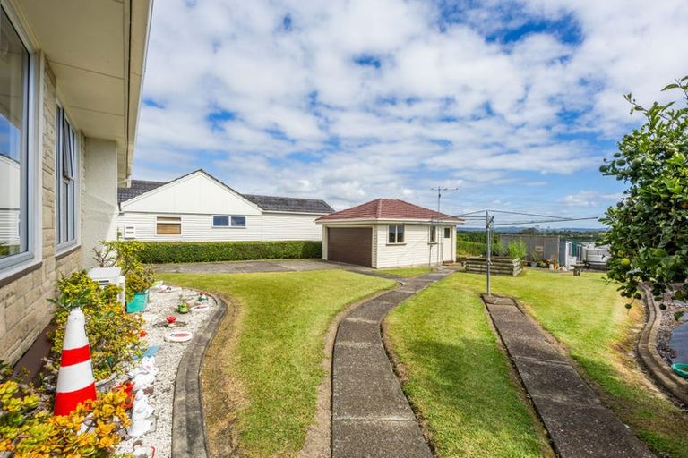 Photo of property in 38 Hobsonville Road, West Harbour, Auckland, 0618