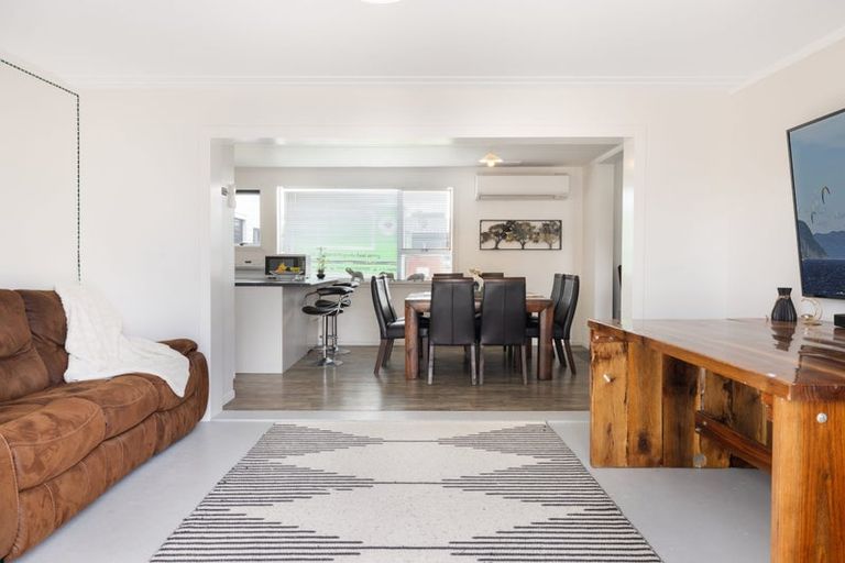 Photo of property in 828b Papamoa Beach Road, Papamoa Beach, Papamoa, 3118