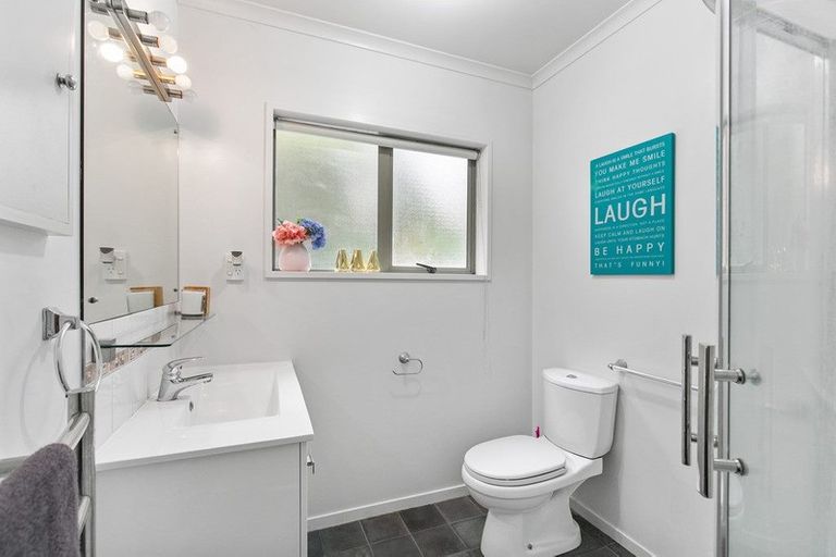 Photo of property in 33a Lancaster Road, Beach Haven, Auckland, 0626