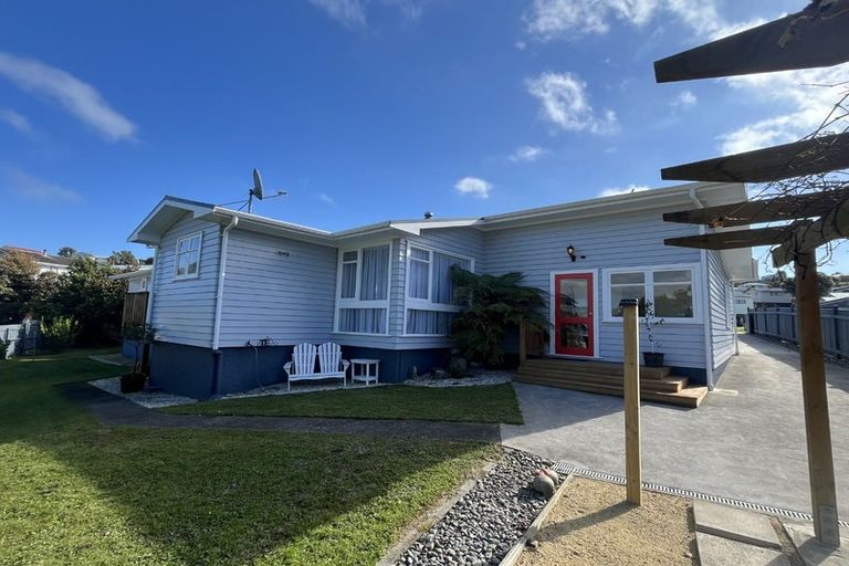 Photo of property in 40 Beaumaris Crescent, Ascot Park, Porirua, 5024
