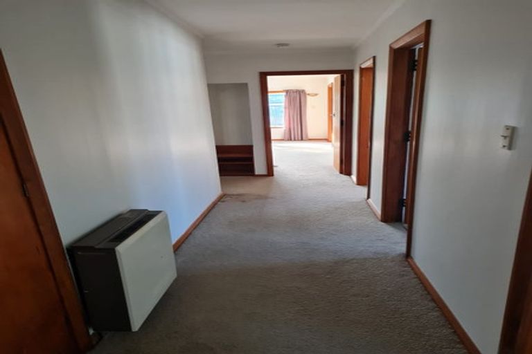 Photo of property in 11a Braithwaite Street, Karori, Wellington, 6012