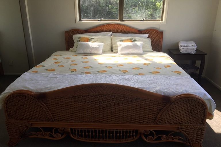 Photo of property in 86 Ayton Drive, Totara Vale, Auckland, 0629