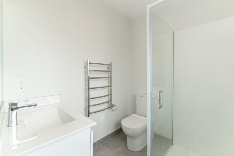 Photo of property in 5/1 Fruitvale Road, New Lynn, Auckland, 0600