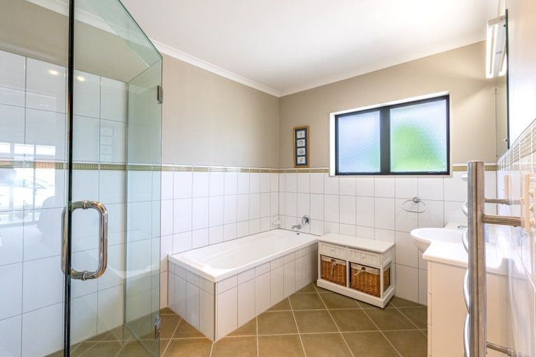 Photo of property in 24 Belgrove Place, Waipukurau, 4200