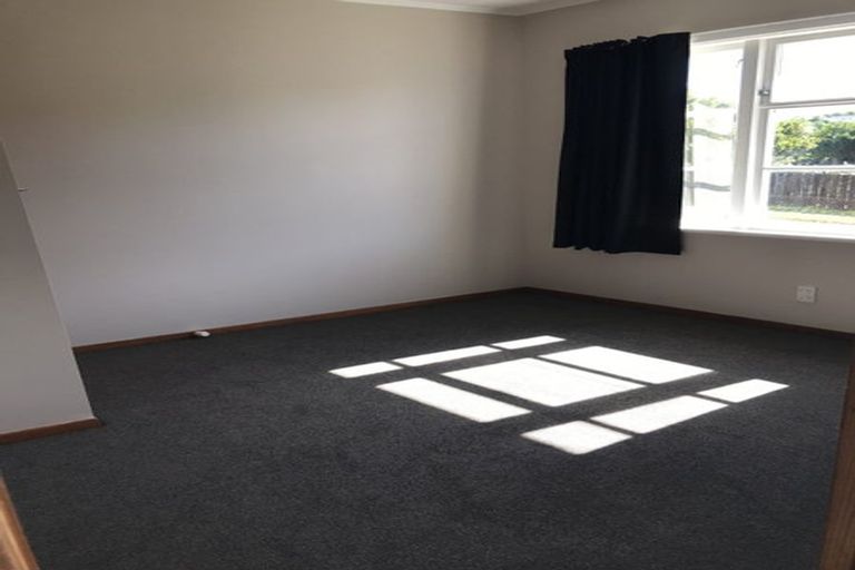 Photo of property in 88 Ruskin Road, Newlands, Wellington, 6037