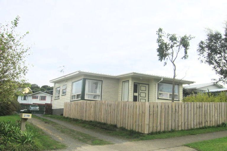 Photo of property in 219 Dowse Drive, Maungaraki, Lower Hutt, 5010