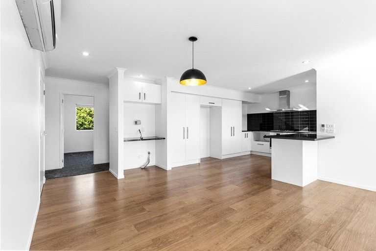 Photo of property in 10 Wentworth Lane, Waiwhakaiho, New Plymouth, 4312