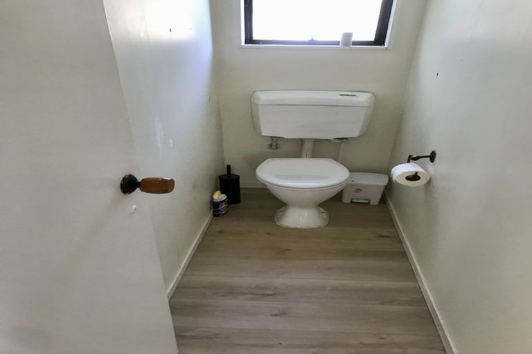 Photo of property in 1/14 Compass Place, Te Atatu Peninsula, Auckland, 0610