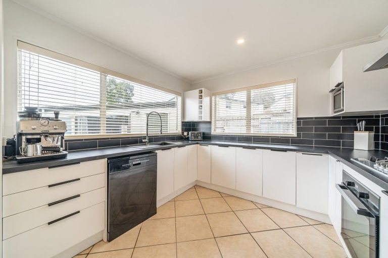 Photo of property in 5 Edelweiss Grove, Timberlea, Upper Hutt, 5018