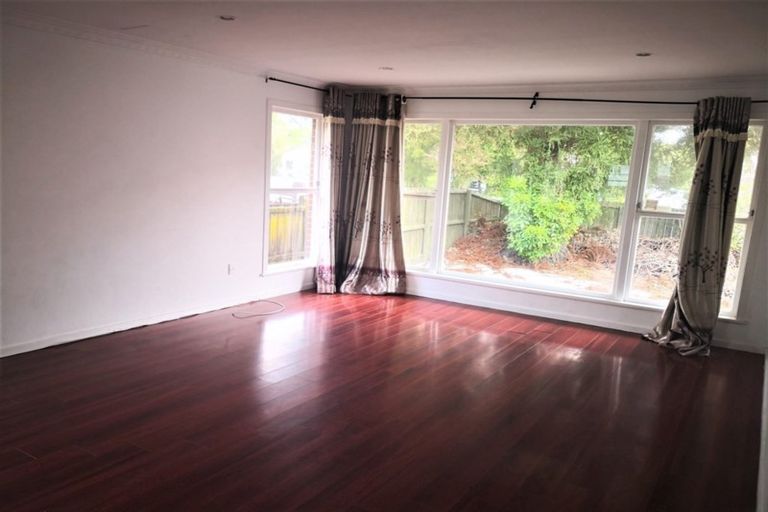 Photo of property in 31 Kingdale Road, Henderson, Auckland, 0610