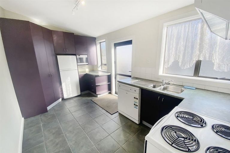 Photo of property in 9 Defoe Place, Waltham, Christchurch, 8023