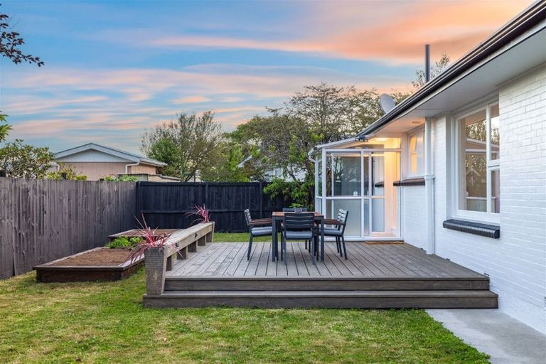 Photo of property in 100 Avondale Road, Avondale, Christchurch, 8061