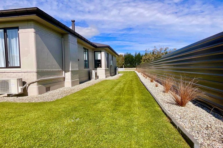 Photo of property in 101 Seaward Road, Edendale, 9825