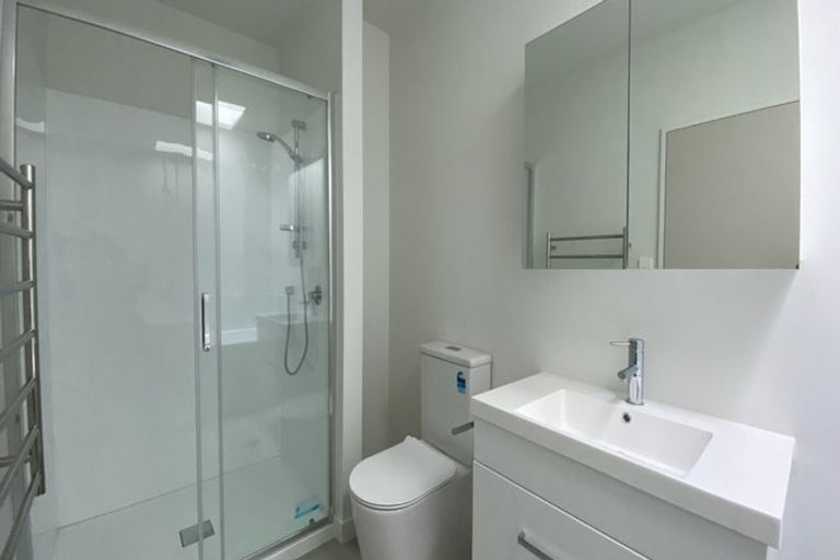 Photo of property in 5/2 Moor Avenue, Te Atatu Peninsula, Auckland, 0610