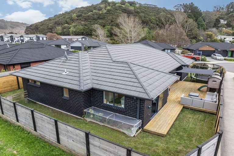 Photo of property in 1 Genoa Place, Whitby, Porirua, 5024