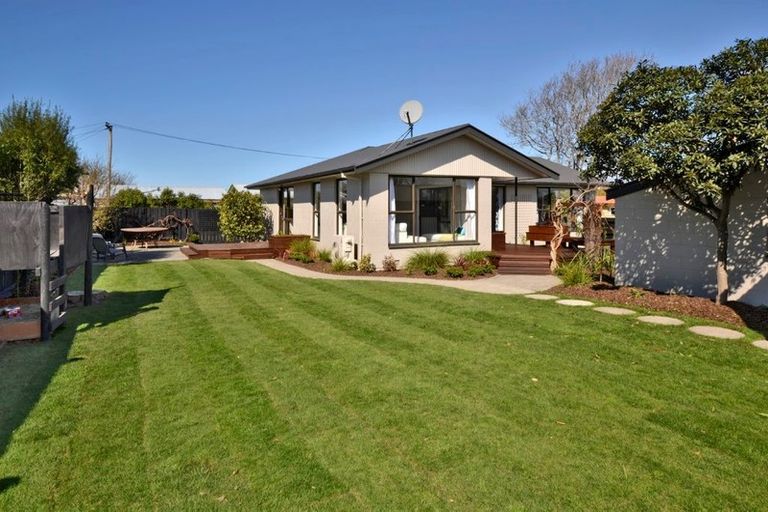 Photo of property in 445 Mairehau Road, Parklands, Christchurch, 8083