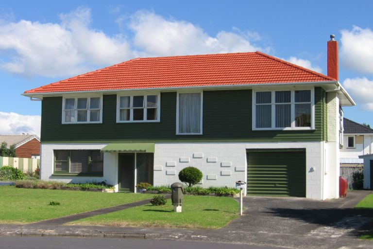 Photo of property in 30 London Street, Te Atatu Peninsula, Auckland, 0610
