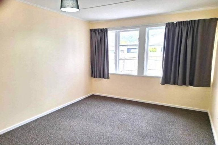 Photo of property in 29 Compton Crescent, Taita, Lower Hutt, 5011