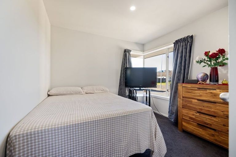 Photo of property in 43 Farnborough Street, Aranui, Christchurch, 8061