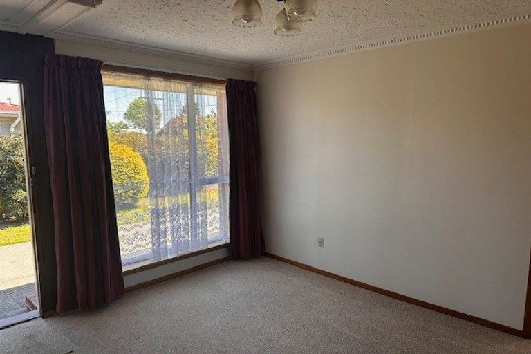 Photo of property in 70 Daniels Road, Redwood, Christchurch, 8051