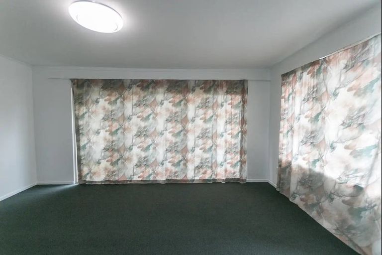 Photo of property in 6 Kilcar Place, Massey, Auckland, 0614