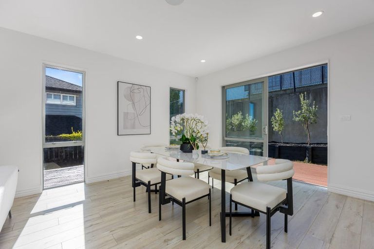 Photo of property in 10 Ian Gordon Lane, Orewa, 0931