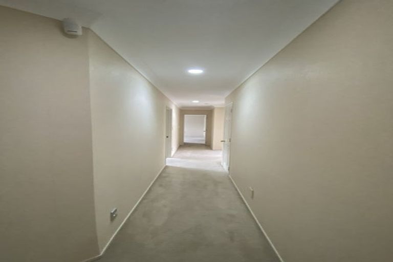 Photo of property in 10 Mullagh Place, East Tamaki Heights, Auckland, 2016