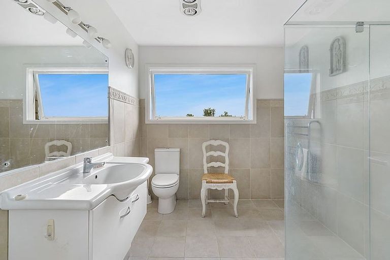 Photo of property in 32 Takahe Drive, Cashmere, Christchurch, 8022