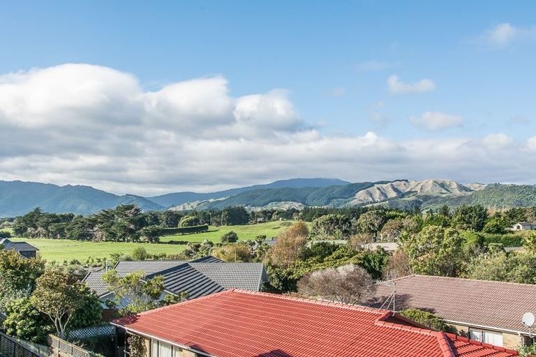 Photo of property in 6 Shearwater Rise, Paraparaumu Beach, Paraparaumu, 5032