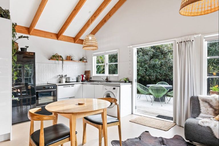 Photo of property in 22 Moana Road, Okitu, Gisborne, 4010