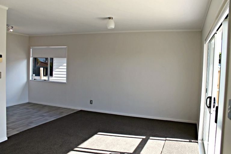 Photo of property in 8 Benchmark Drive, Massey, Auckland, 0614
