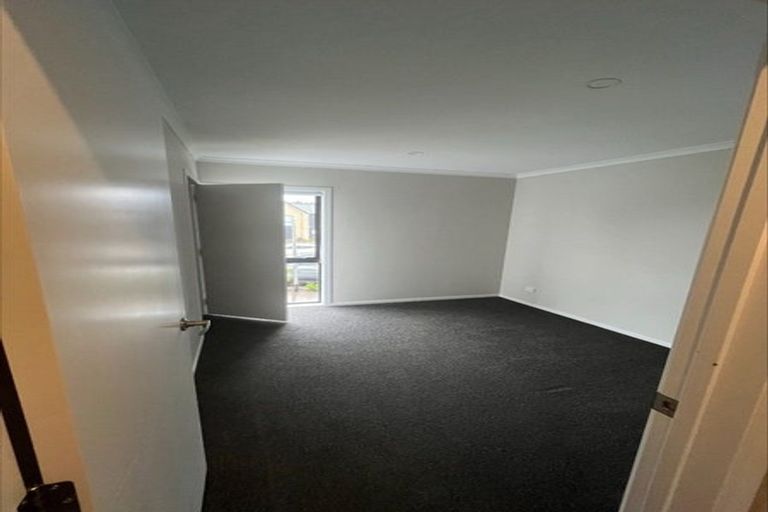 Photo of property in 2/125b Metcalfe Road, Ranui, Auckland, 0612