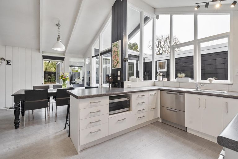 Photo of property in 28 Moerangi Street, West End, Palmerston North, 4410