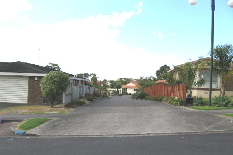 Photo of property in 12 Cesari Place, West Harbour, Auckland, 0618