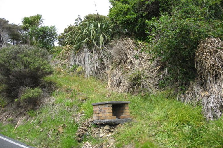 Photo of property in 81 Seaview Road, Piha, 0772
