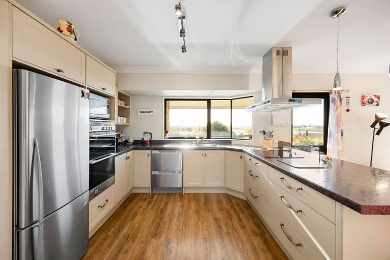 Photo of property in 6 Tironui Terrace, Western Heights, Hamilton, 3200