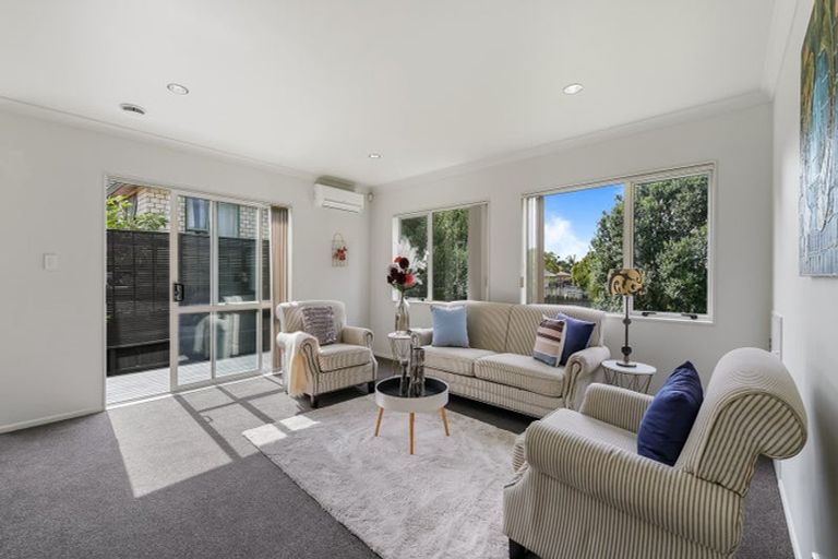 Photo of property in 58 Blanes Road, Weymouth, Auckland, 2103