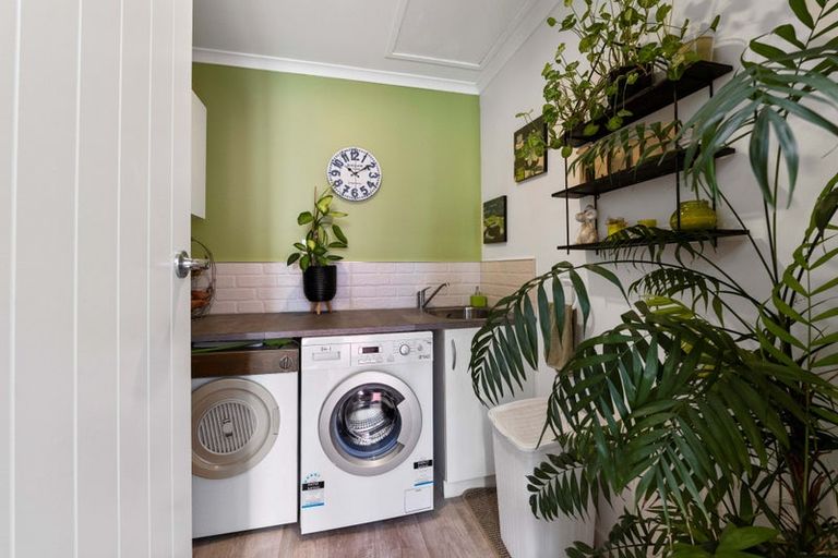 Photo of property in 20 Patterson Road, Hurworth, New Plymouth, 4371