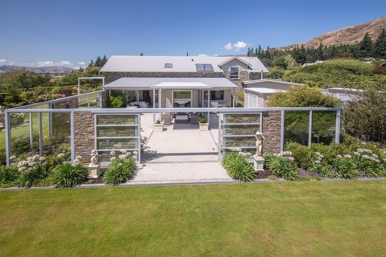 Photo of property in 2 Elderberry Crescent, Wanaka, 9305
