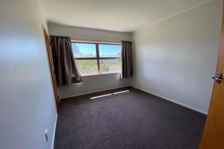 Photo of property in 13 Ilford Crescent, Mangere, Auckland, 2022
