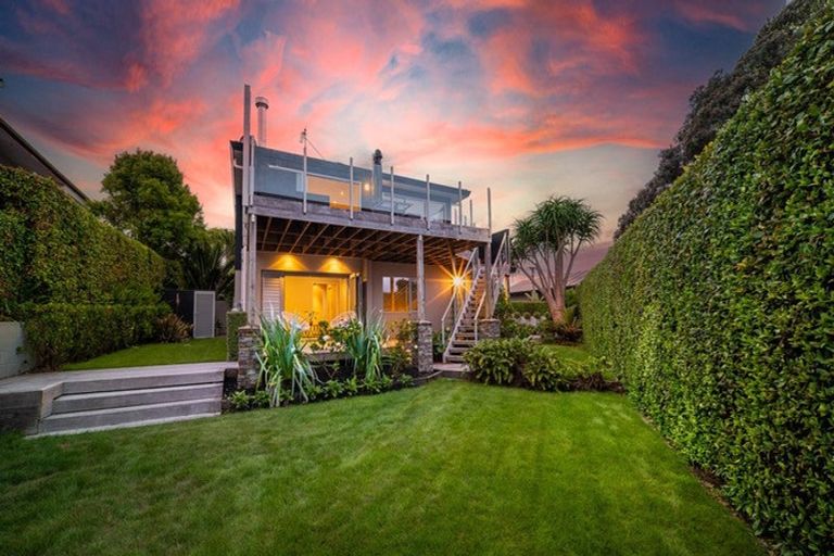 Photo of property in 2/91 Aberdeen Road, Castor Bay, Auckland, 0620