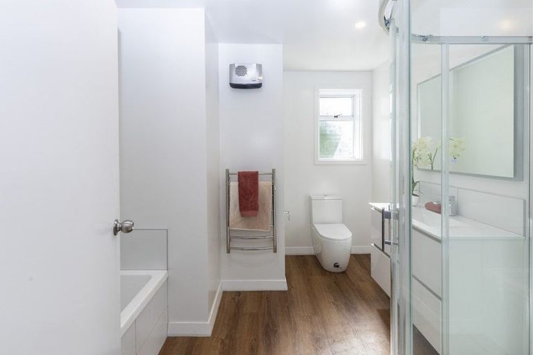 Photo of property in 8a Rosedale Place, Avonhead, Christchurch, 8042