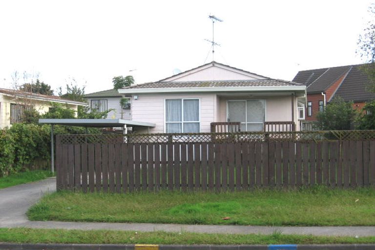 Photo of property in 1/40 Granville Drive, Massey, Auckland, 0614