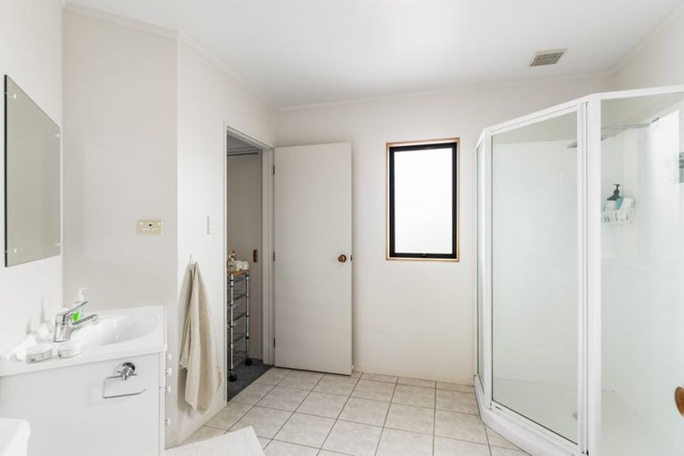 Photo of property in 12 Gloria Avenue, Te Atatu Peninsula, Auckland, 0610