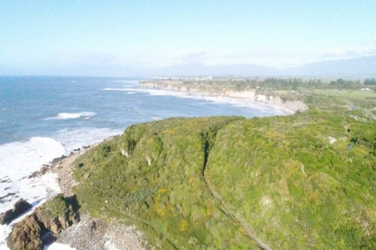 Photo of property in 9 Omau Road, Cape Foulwind, Westport, 7892