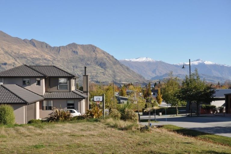 Photo of property in 4 Hoheria Rise, Wanaka, 9305