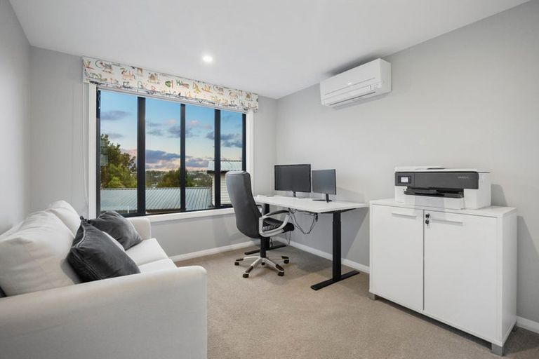 Photo of property in 11 Sharon Road, Waiake, Auckland, 0630