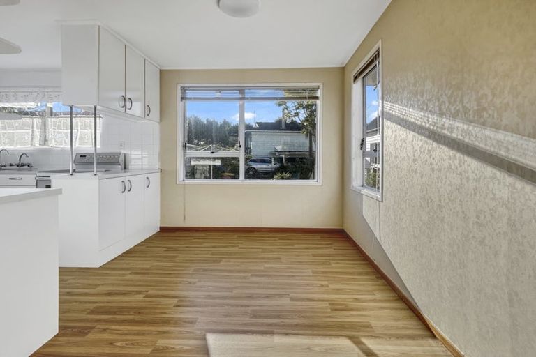 Photo of property in 26 Ellice Road, Totara Vale, Auckland, 0629